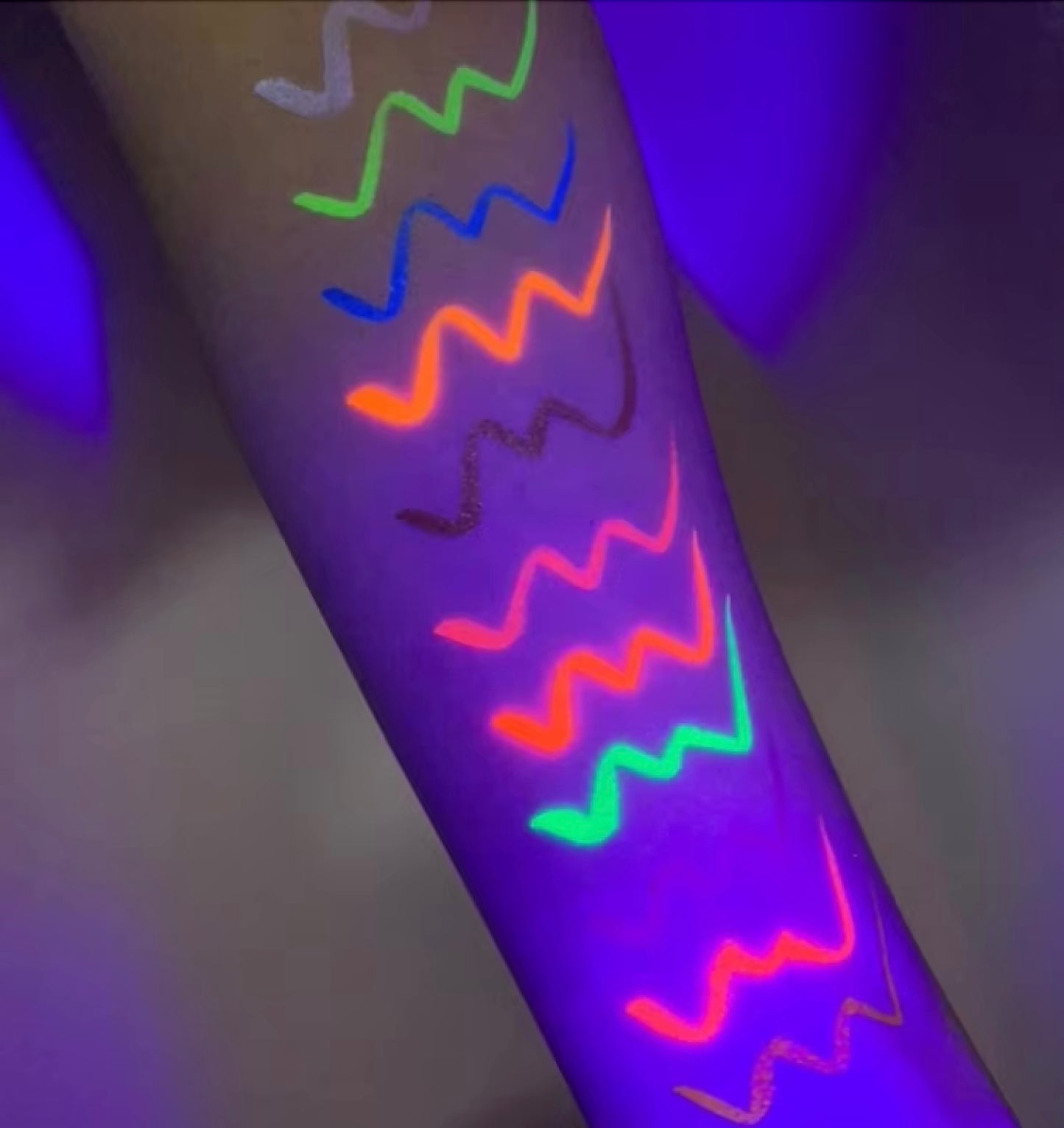 Charm Neon Matte Liquid Eyeliner Pencil
